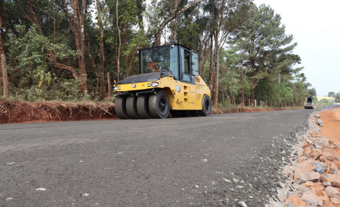 Prefeitura de Candói inicia obras de asfaltamento no Três Palmeiras