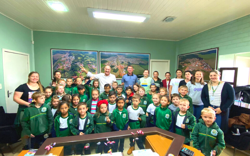 Visita de alunos no gabinete.