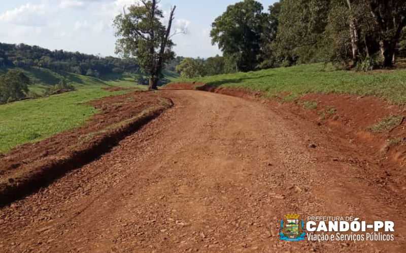 Readequação de estrada no interior