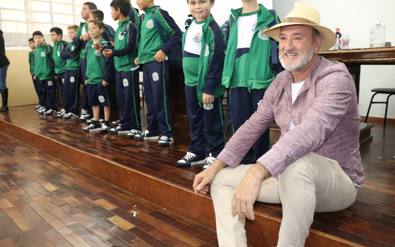 Entrega de uniformes escolares